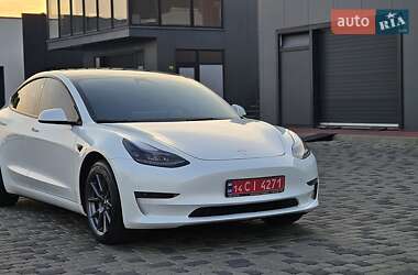 Седан Tesla Model 3 2023 в 