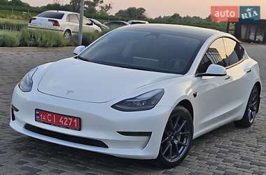 Седан Tesla Model 3 2023 в 