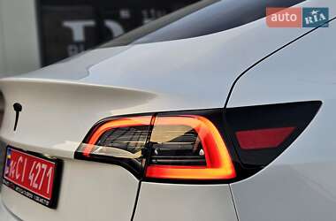Седан Tesla Model 3 2023 в 