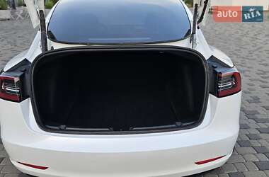 Седан Tesla Model 3 2023 в 