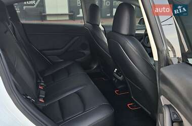 Седан Tesla Model 3 2023 в 