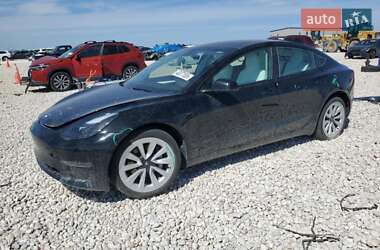 Седан Tesla Model 3 2022 в 