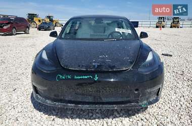 Седан Tesla Model 3 2022 в 
