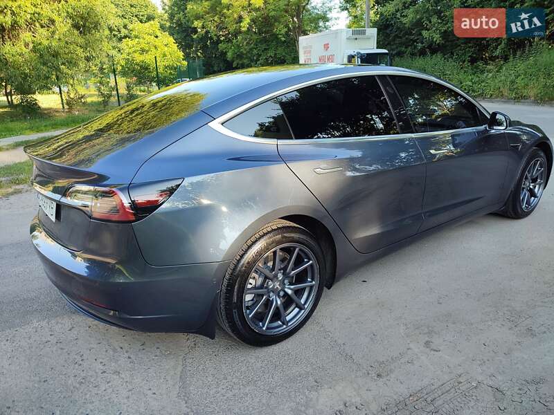 Седан Tesla Model 3 2020 в Львові