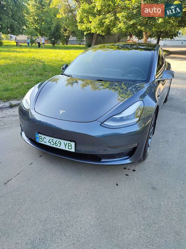 Седан Tesla Model 3 2020 в 