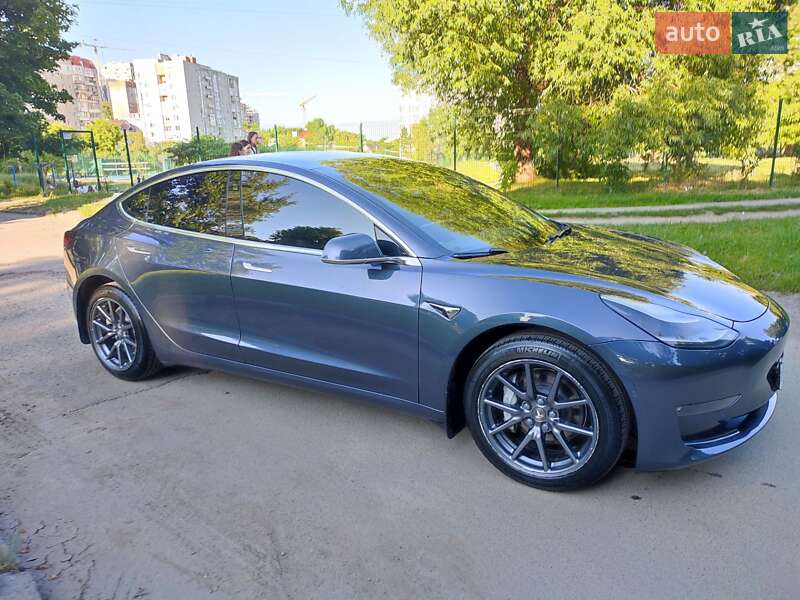 Седан Tesla Model 3 2020 в Львові