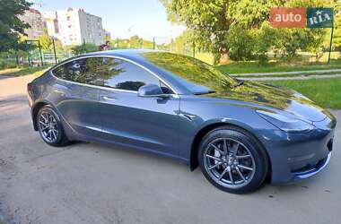Седан Tesla Model 3 2020 в 