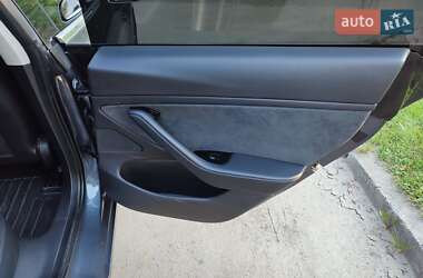 Седан Tesla Model 3 2020 в 