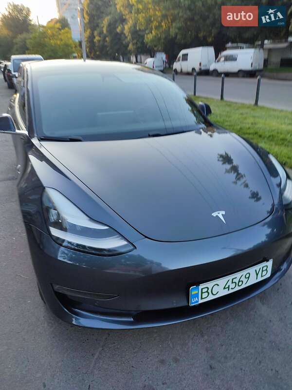 Седан Tesla Model 3 2020 в Львові