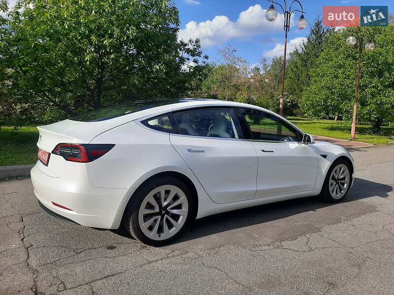 Седан Tesla Model 3 2018 в Киеве