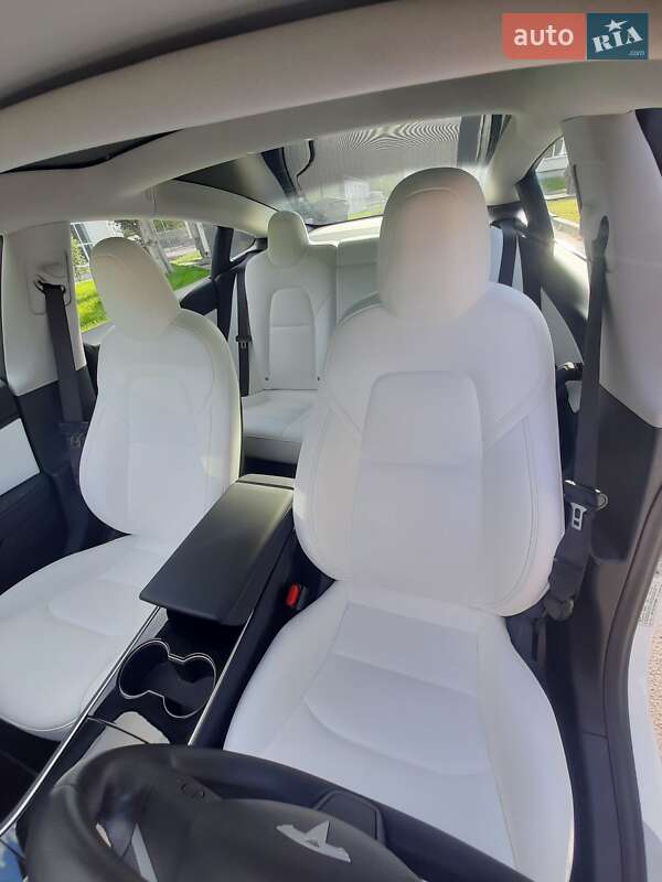 Седан Tesla Model 3 2018 в Киеве