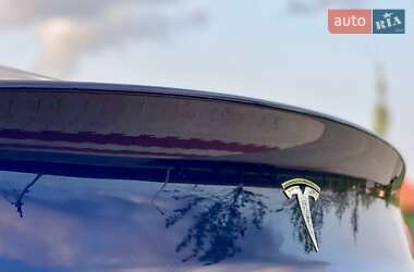 Седан Tesla Model 3 2021 в 