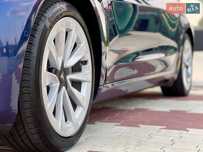 Седан Tesla Model 3 2021 в Києві
