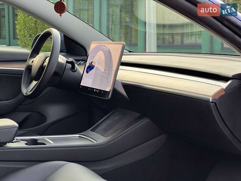 Седан Tesla Model 3 2021 в Києві