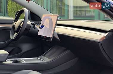 Седан Tesla Model 3 2021 в 