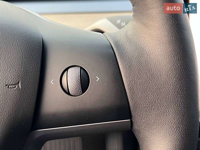 Седан Tesla Model 3 2021 в Києві