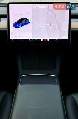 Седан Tesla Model 3 2021 в 