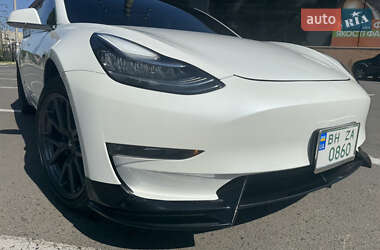 Седан Tesla Model 3 2019 в 