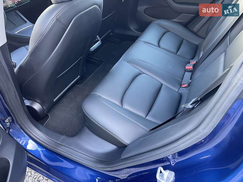 Седан Tesla Model 3 2022 в Киеве