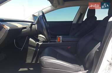 Седан Tesla Model 3 2019 в 