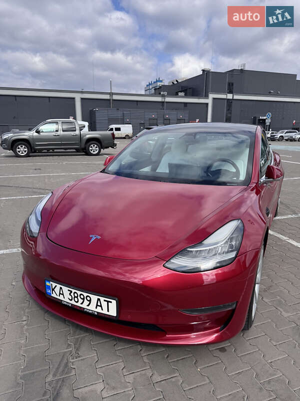 Седан Tesla Model 3 2019 в 
