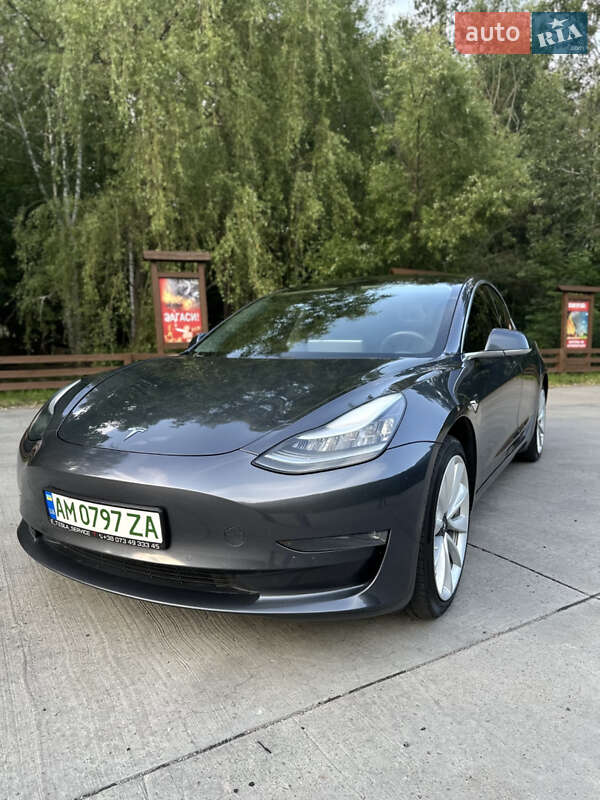 Седан Tesla Model 3 2019 в Коростені