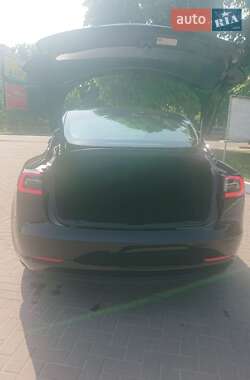 Седан Tesla Model 3 2022 в 