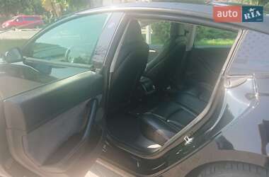 Седан Tesla Model 3 2022 в 