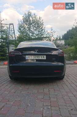 Седан Tesla Model 3 2022 в 