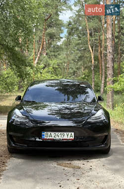 Седан Tesla Model 3 2020 в 