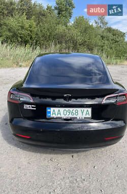 Седан Tesla Model 3 2019 в 