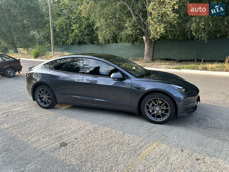 Седан Tesla Model 3 2023 в Дніпрі