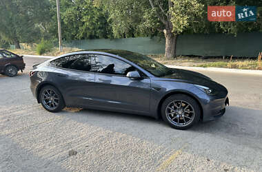 Седан Tesla Model 3 2023 в 