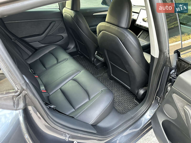 Седан Tesla Model 3 2023 в Дніпрі