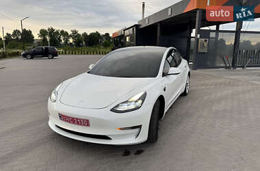 Седан Tesla Model 3 2022 в 