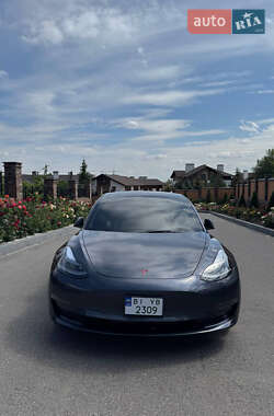 Седан Tesla Model 3 2023 в 