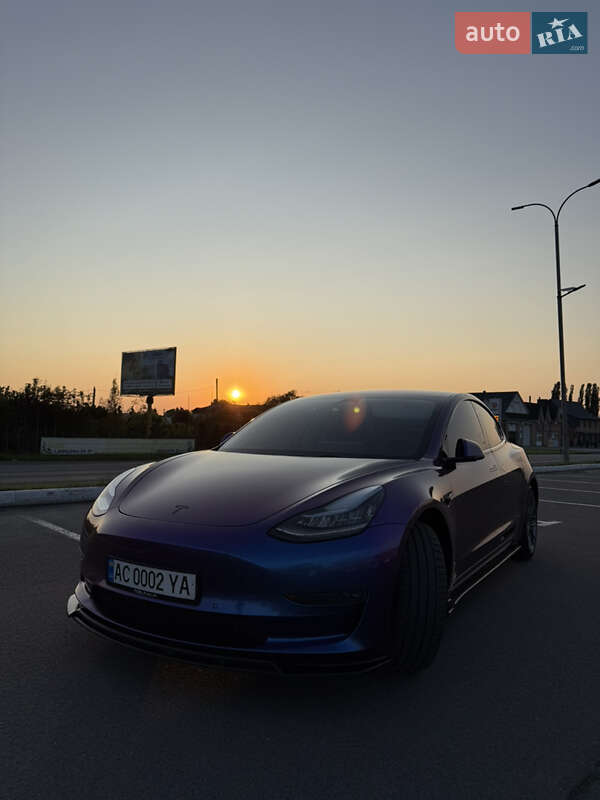 Седан Tesla Model 3 2018 в Луцьку