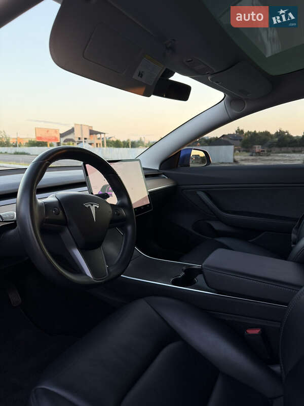 Седан Tesla Model 3 2018 в Луцьку