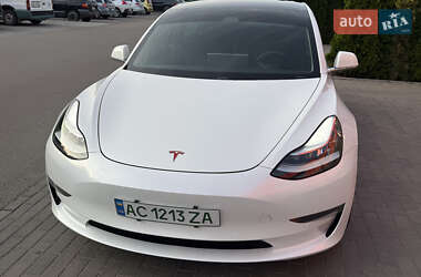 Седан Tesla Model 3 2020 в 