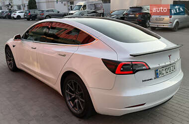 Седан Tesla Model 3 2020 в 
