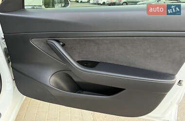 Седан Tesla Model 3 2020 в 