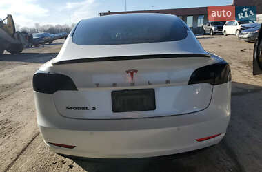 Седан Tesla Model 3 2020 в 