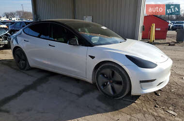 Седан Tesla Model 3 2020 в 