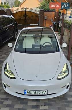 Седан Tesla Model 3 2021 в 