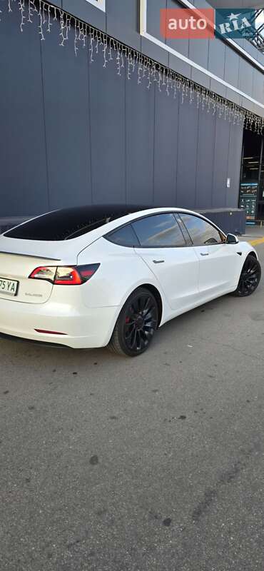 Седан Tesla Model 3 2021 в 