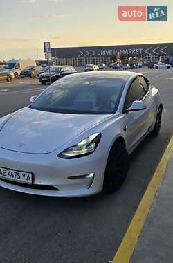 Седан Tesla Model 3 2021 в 