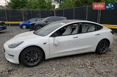 Седан Tesla Model 3 2021 в 