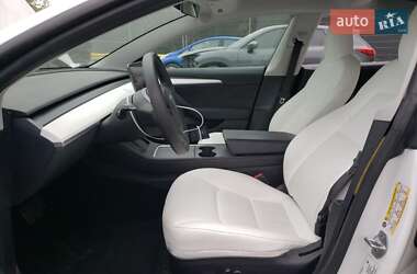 Седан Tesla Model 3 2021 в 