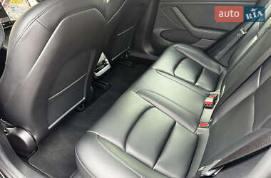 Седан Tesla Model 3 2021 в 