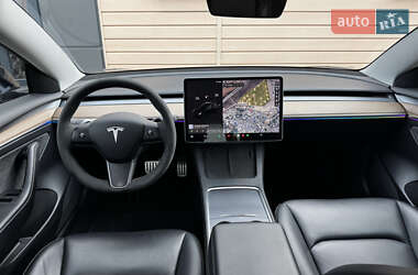 Седан Tesla Model 3 2021 в 